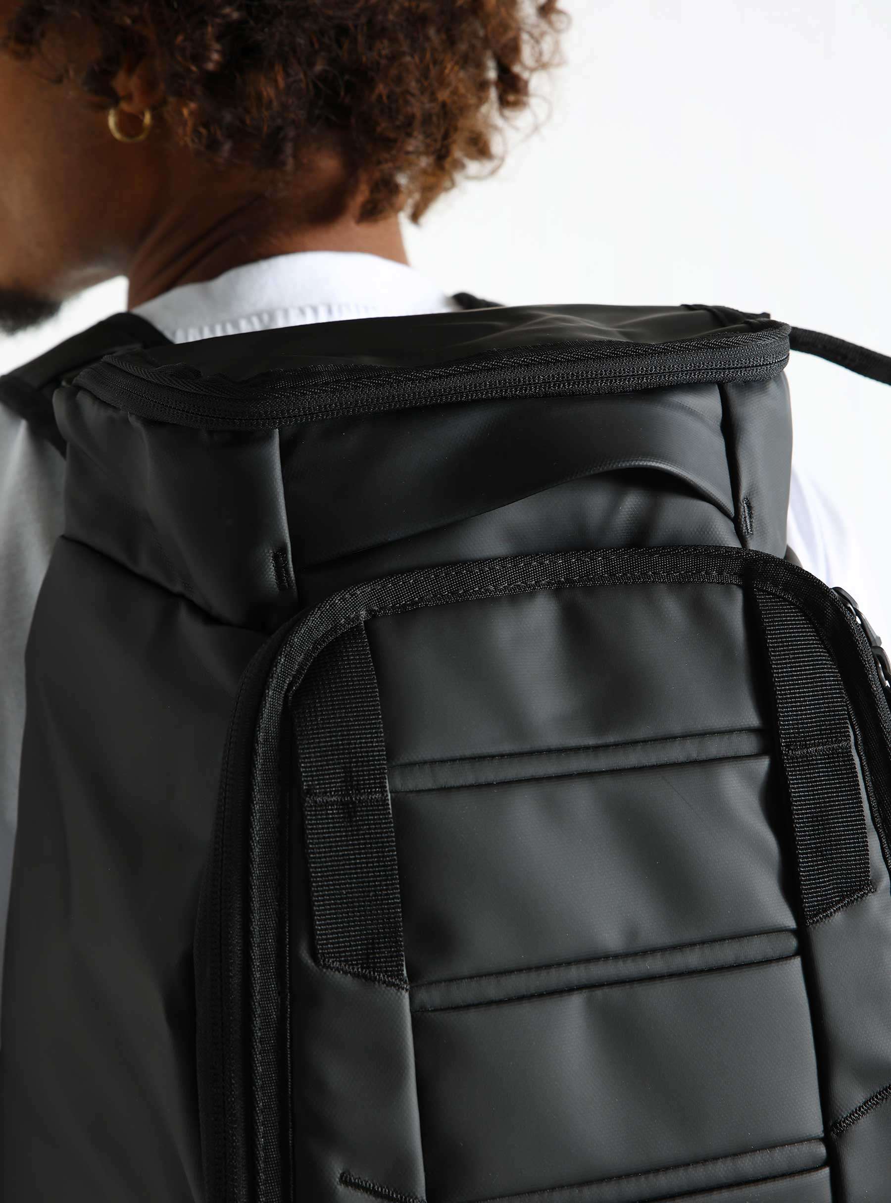 Hugger Backpack 25L Black Out 1000175004901