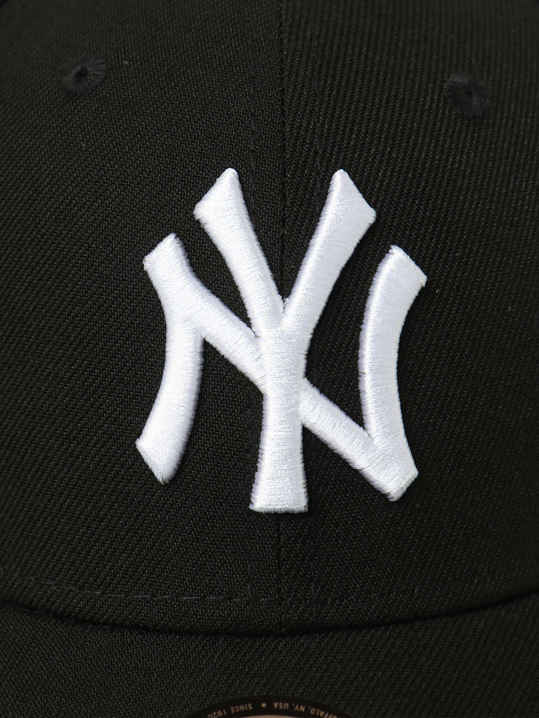 9Forty Team Contrast New York Yankees NE60141482