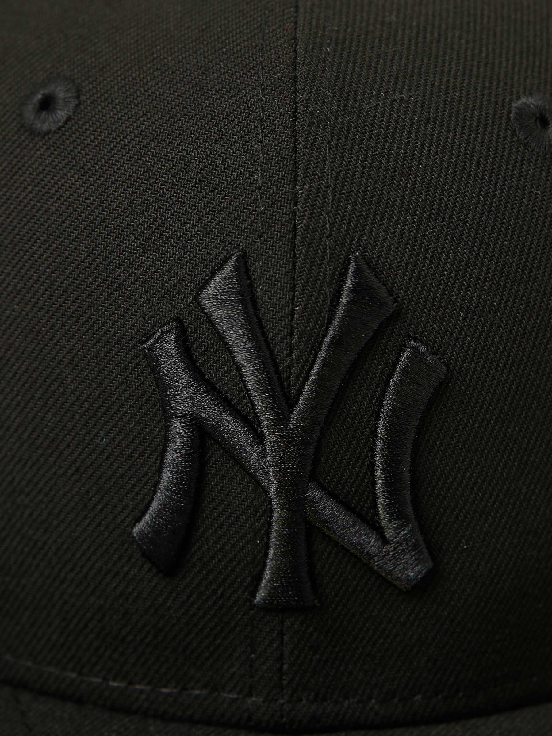 Black On Black New York Yankees 10000103