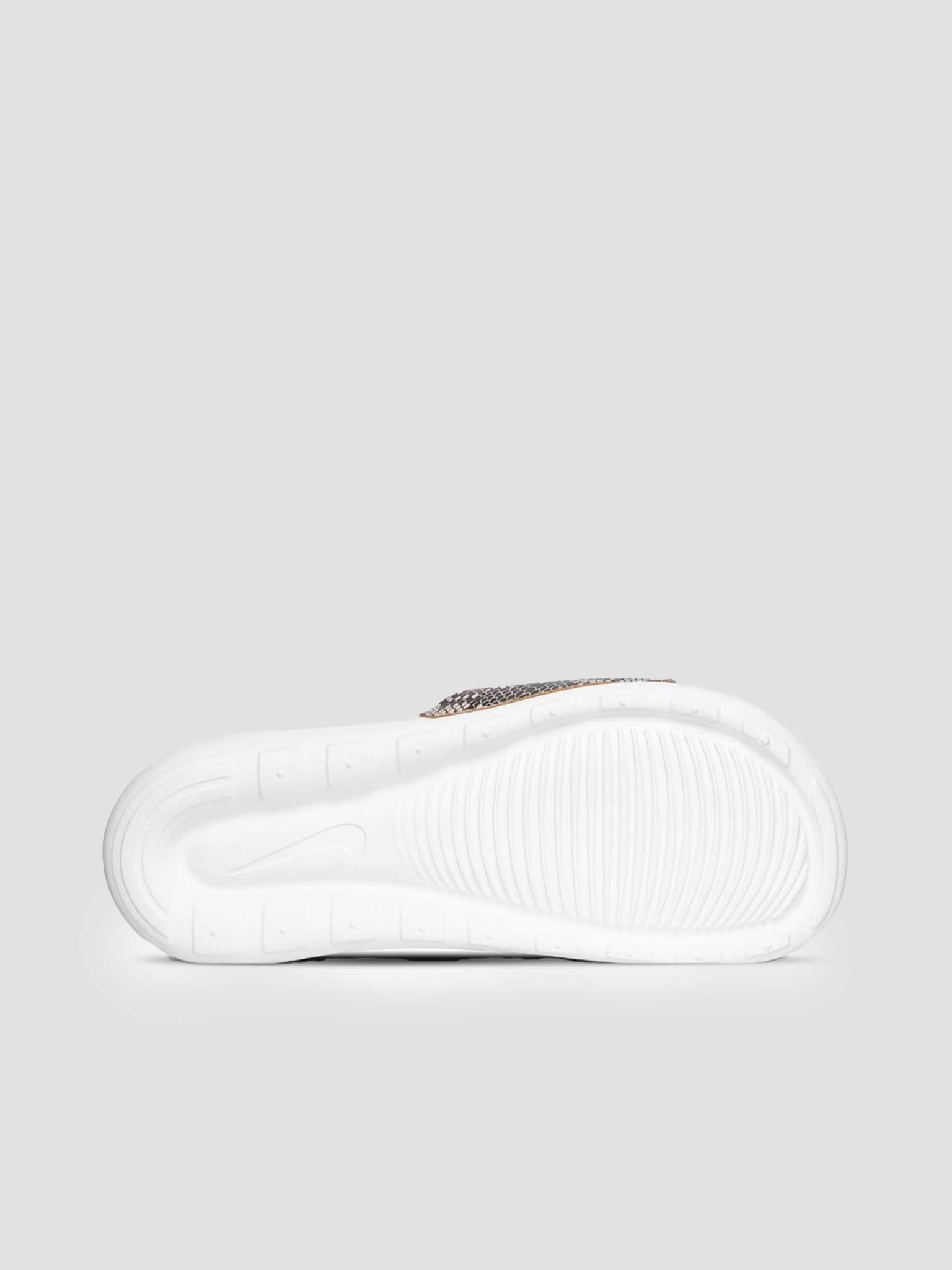 W Nike Victori One Slide Print Desert Sand Black Summit White CN9676-007