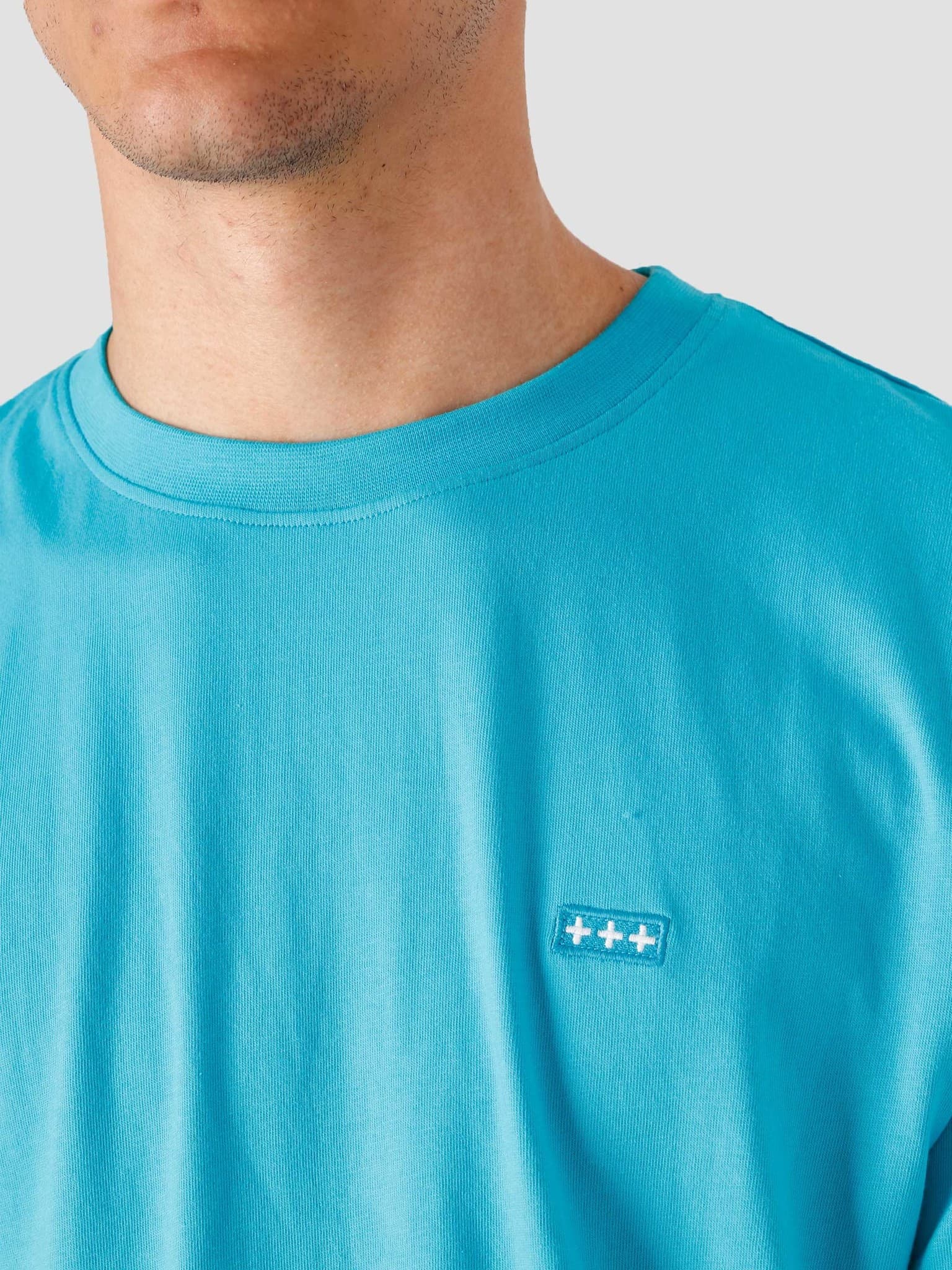 QB03 Patch Logo T-shirt Surf Blue