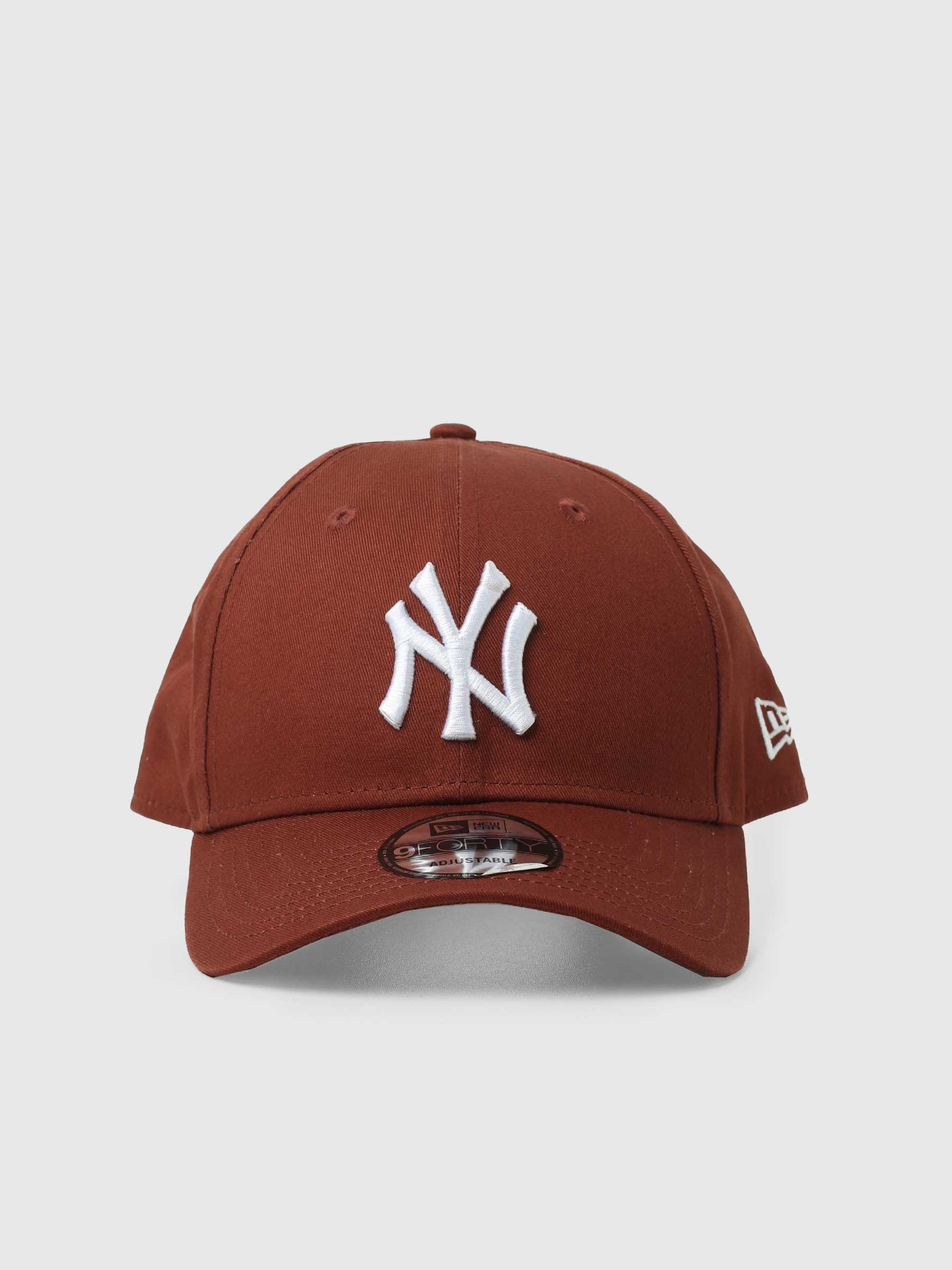 9Forty League Essential New York Yankees Red NE60141847