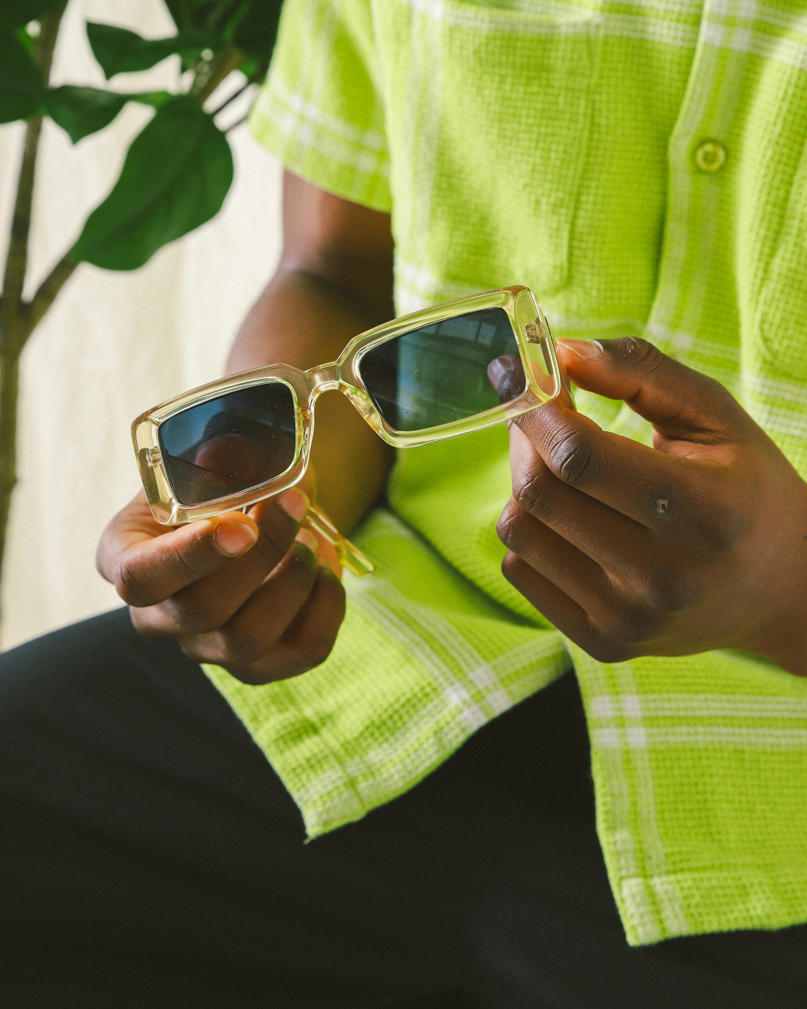  Giveaway: Win a pair of Komono sunglasses + a matching cord

